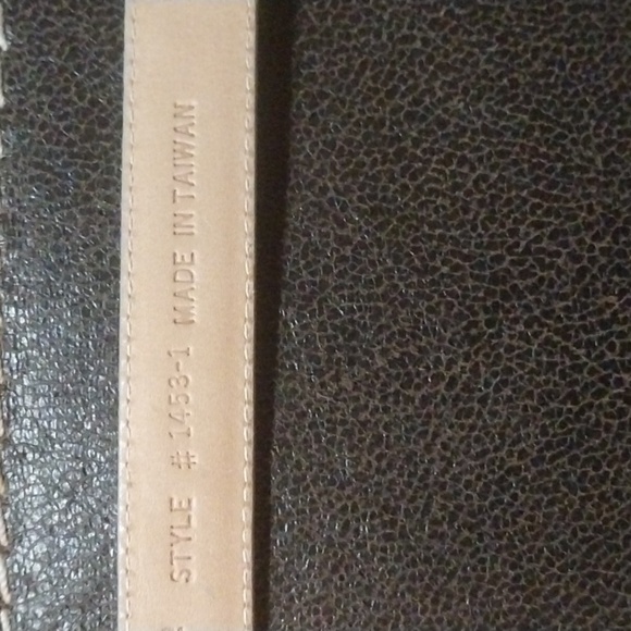 Liz Claiborne Creamy Beige Genuine Snakeskin Skinny Belt Size Med - Picture 6 of 8